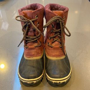 Sorel Kids Waterproof Winter Boots in Burgundy and Black